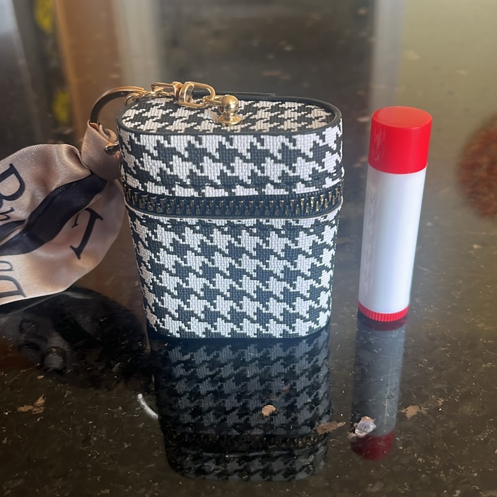 Houndstooth Bag Charm/Air Pods/Key Chain Pouch with Ribbon - Picture 4 of 4